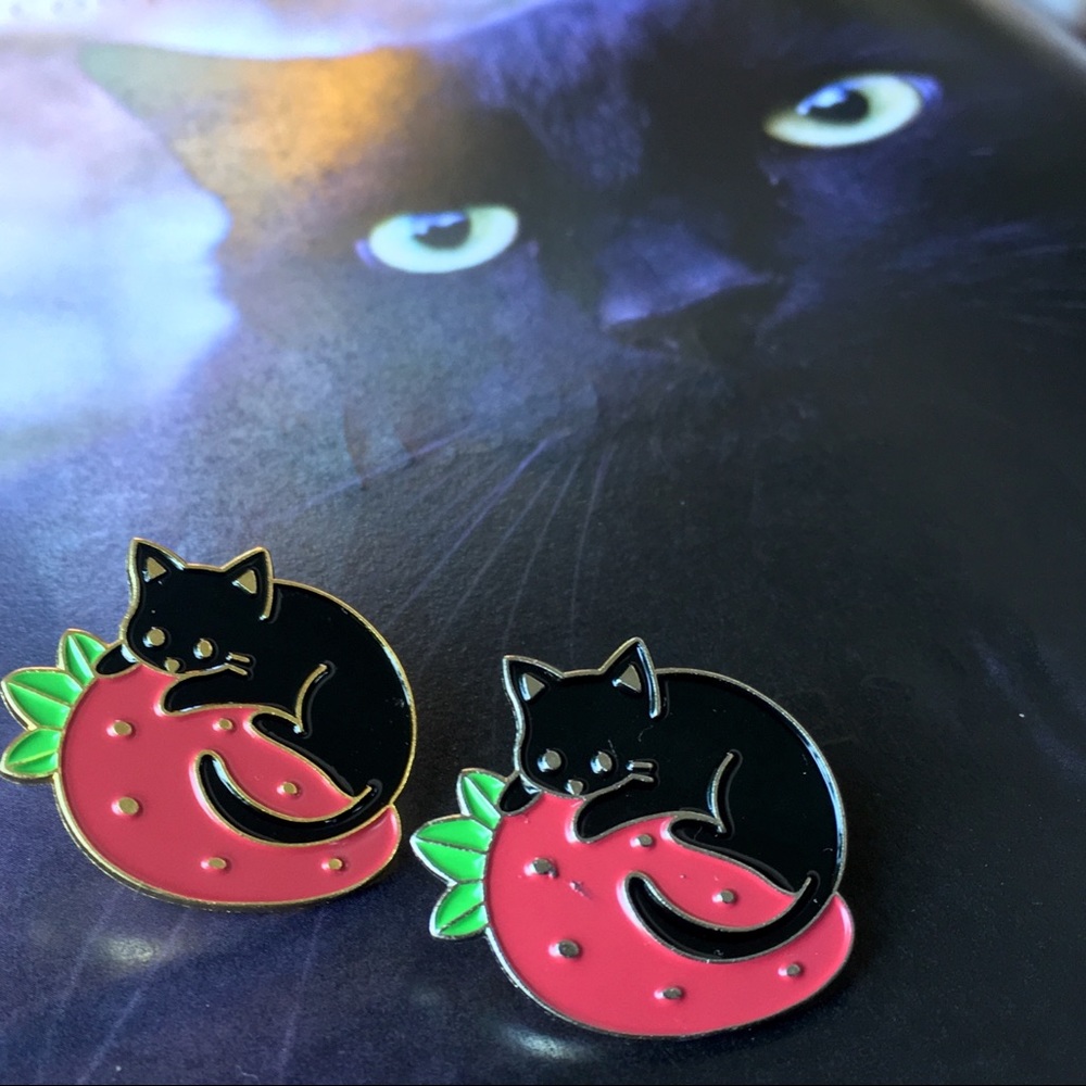 Strawberry Cat enamel & metal pin